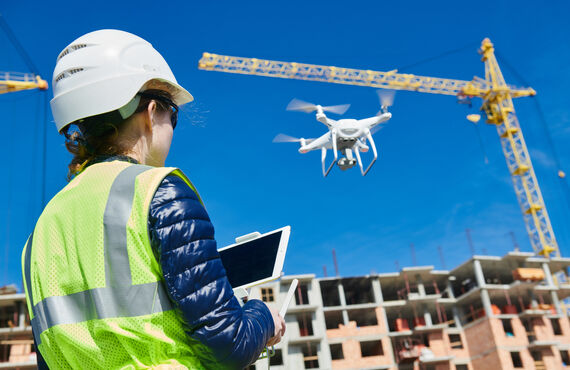 最新ドローンの空撮と職人の経験で的確な点検 | 屋根に関するご相談は都城市の深港粘土瓦工場まで